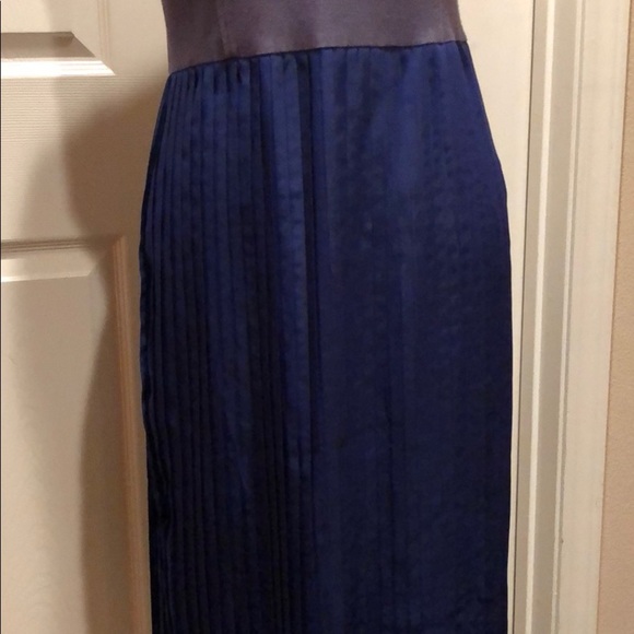 Grey and blue pleated Dress - Picture 3 of 8